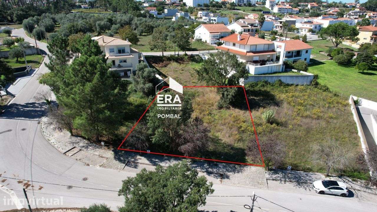 Lote para construção com área total de 587m2