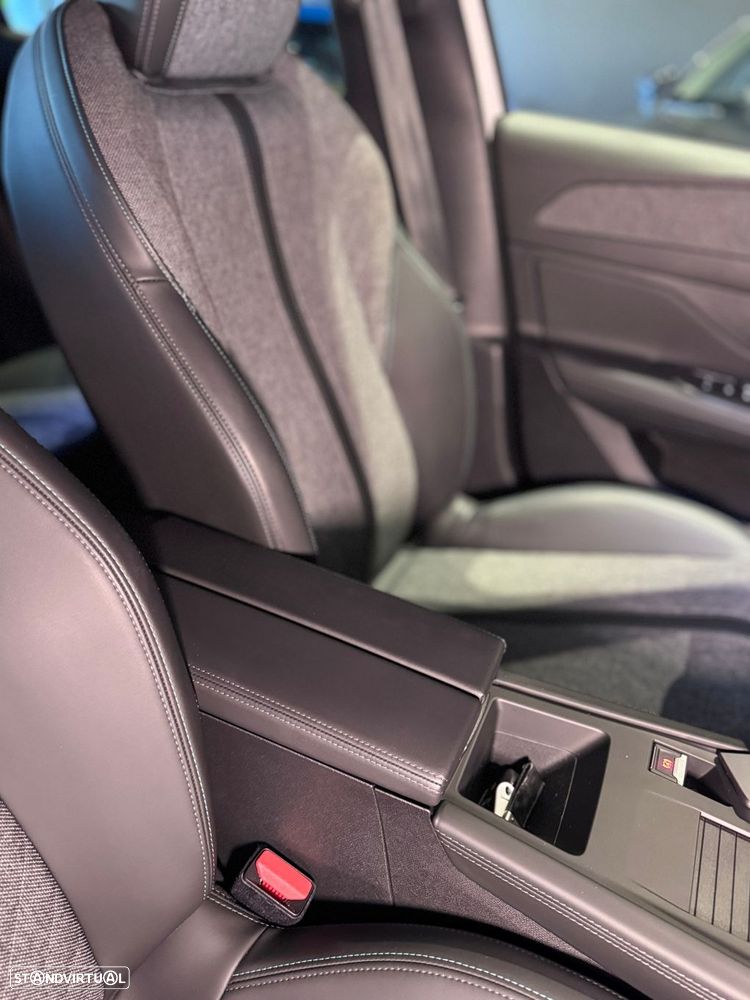 Peugeot 408 1.2 PureTech Allure Pack EAT8 - 37