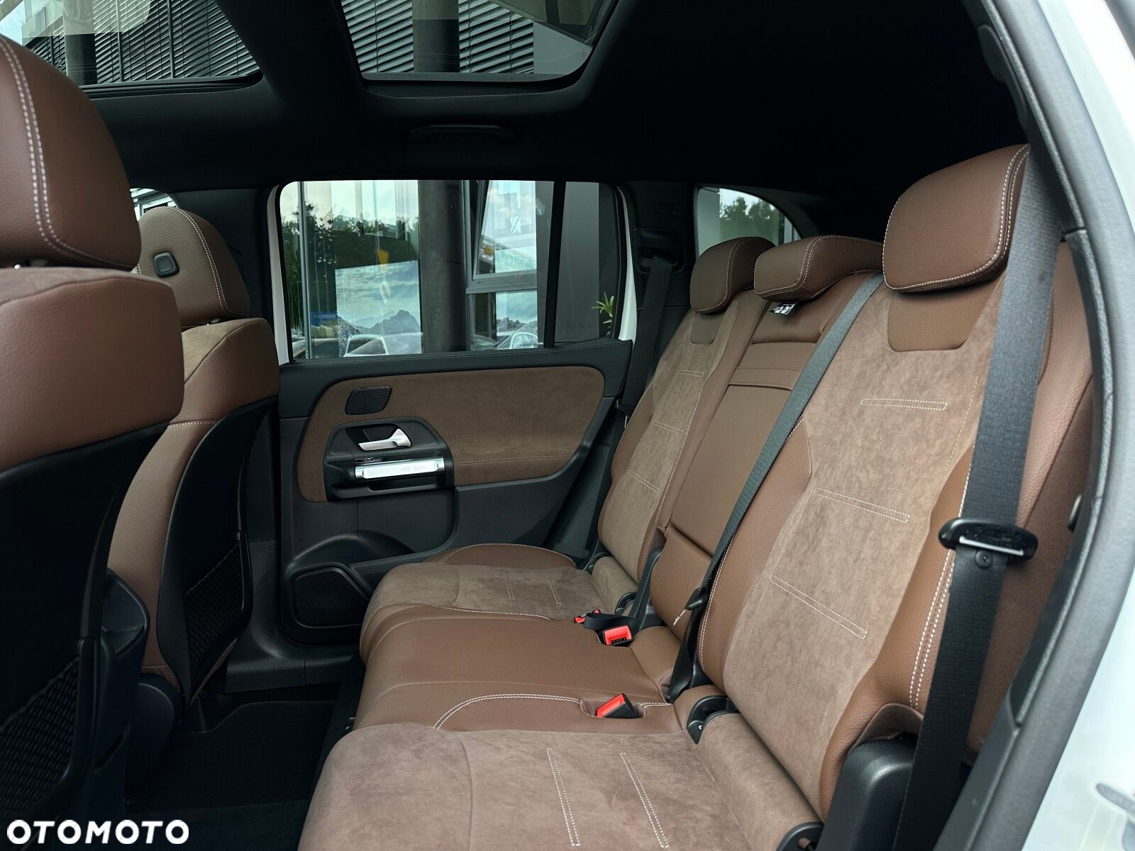 Mercedes-Benz GLB - 10