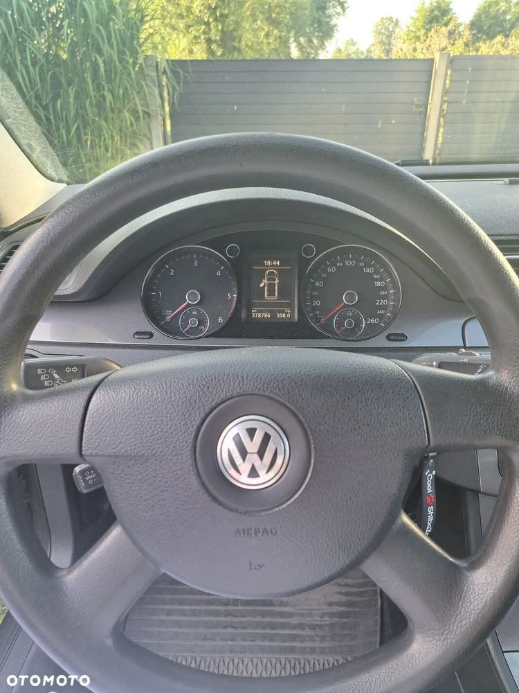 Volkswagen Passat - 9
