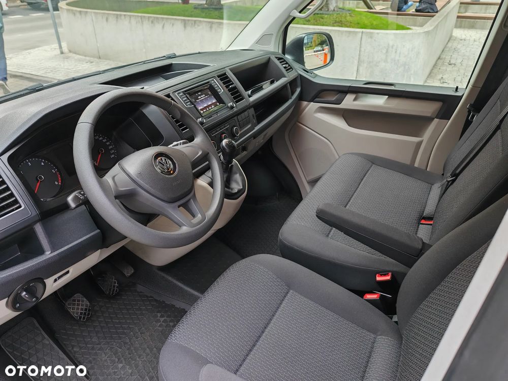 Volkswagen Caravelle - 15