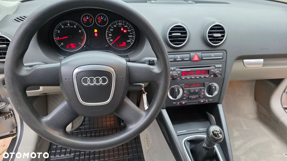 Audi A3 3-drzwiowe 1.6 Attraction - 25