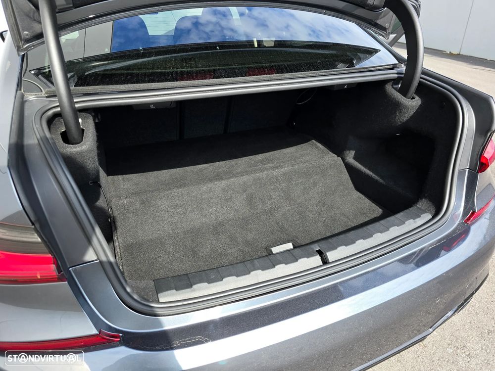 BMW 330 e Pack M Auto - 39