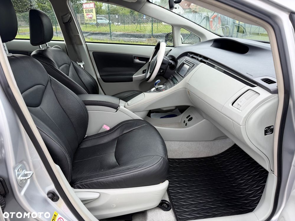 Toyota Prius 1.8 HSD Prestige - 14