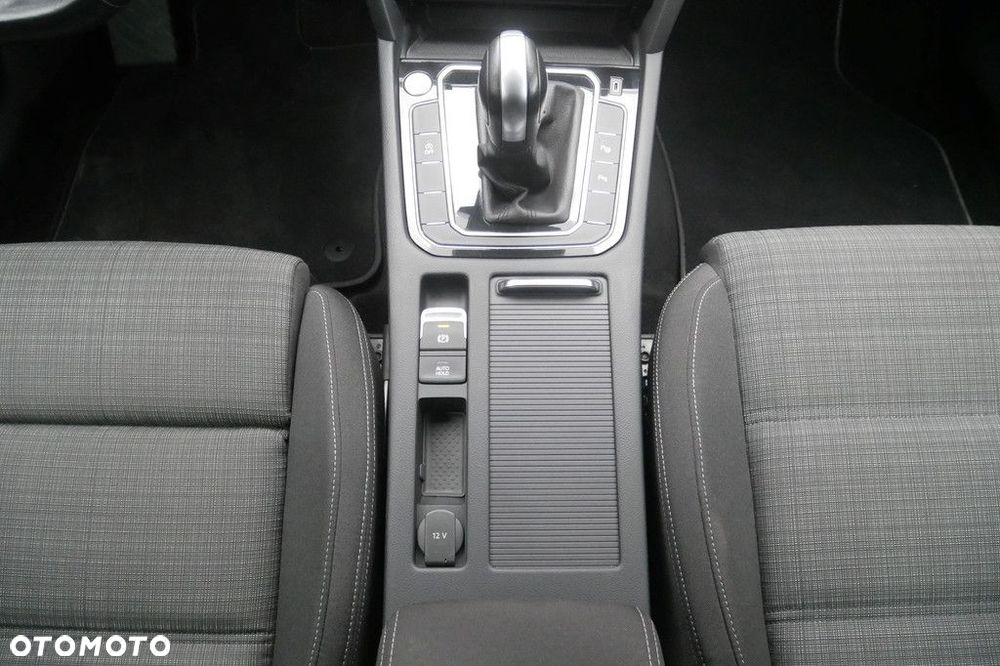 Volkswagen Passat Variant 2.0 TSI Business DSG - 11
