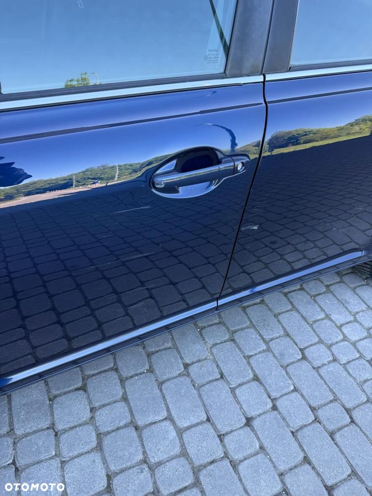 Toyota Avensis 2.0 D-4D Sol - 22