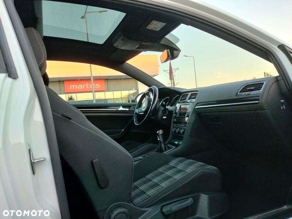 Volkswagen Golf GTD (BlueMotion Technology) - 10
