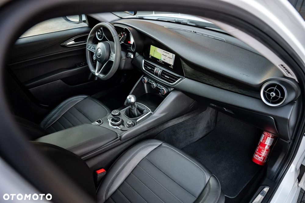 Alfa Romeo Giulia 2.2 - 11