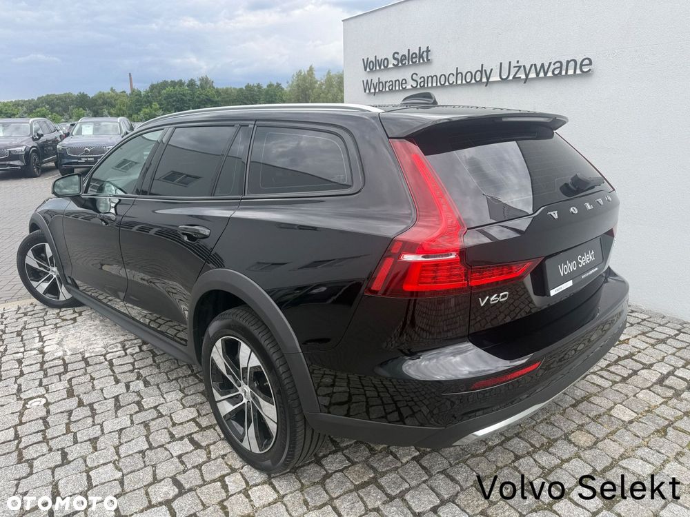 Volvo V60 Cross Country - 36