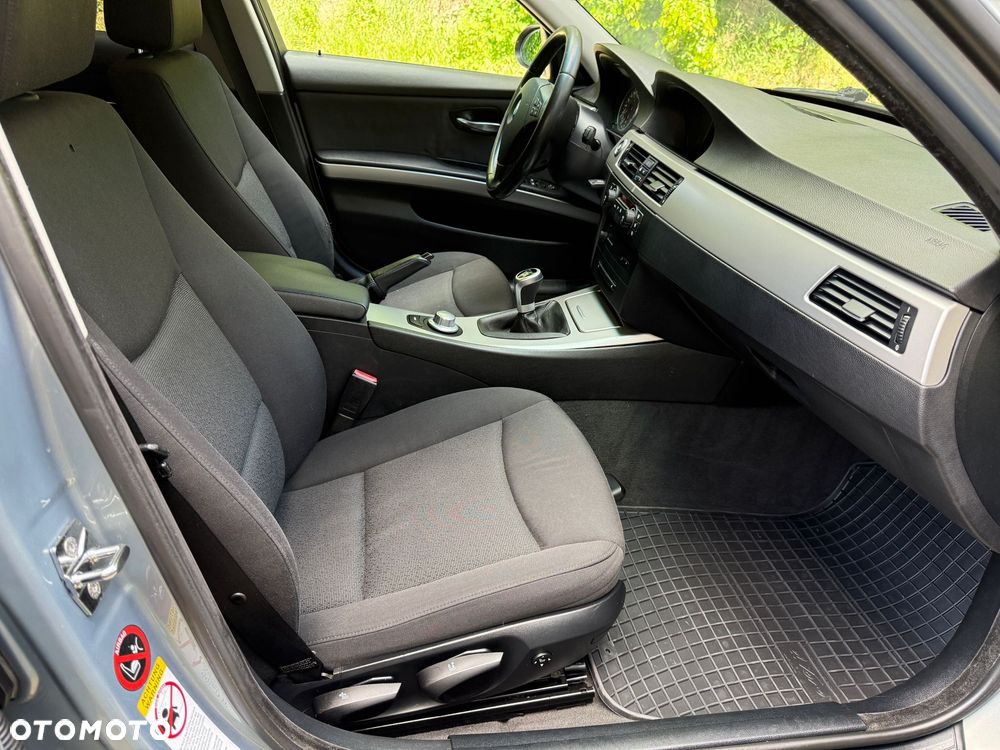 BMW Seria 3 318i - 15