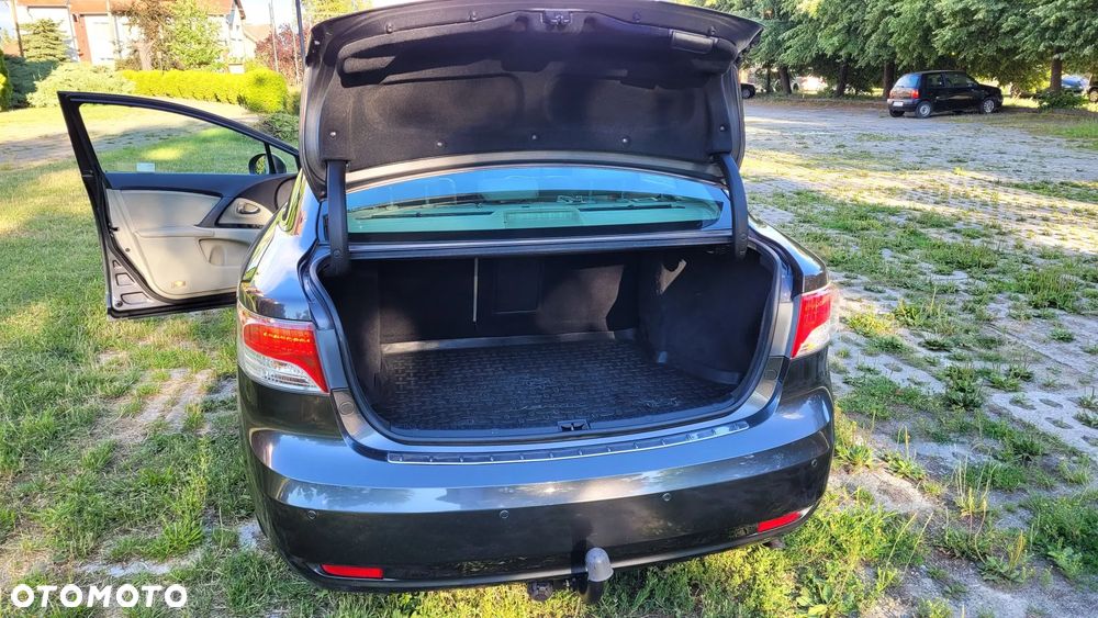 Toyota Avensis 1.8 Premium - 18