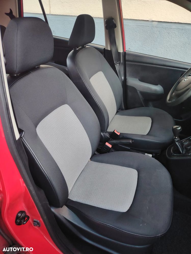 Hyundai i10 1.1 FIFA WM Edition - 8