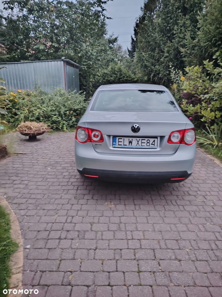Volkswagen Jetta 1.6 Comfortline - 2