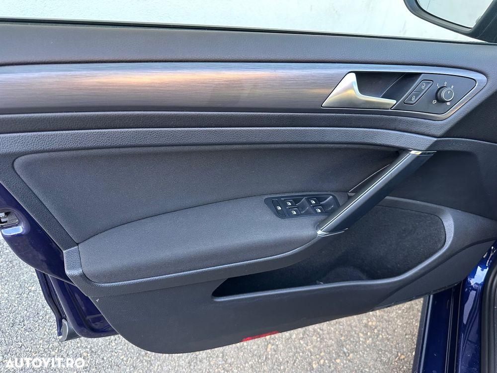 Volkswagen Golf - 23