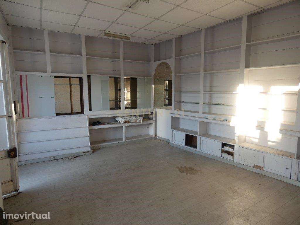 MONTEMOR-O-NOVO - Moradia que carece de obras. - Grande imagem: 5/23