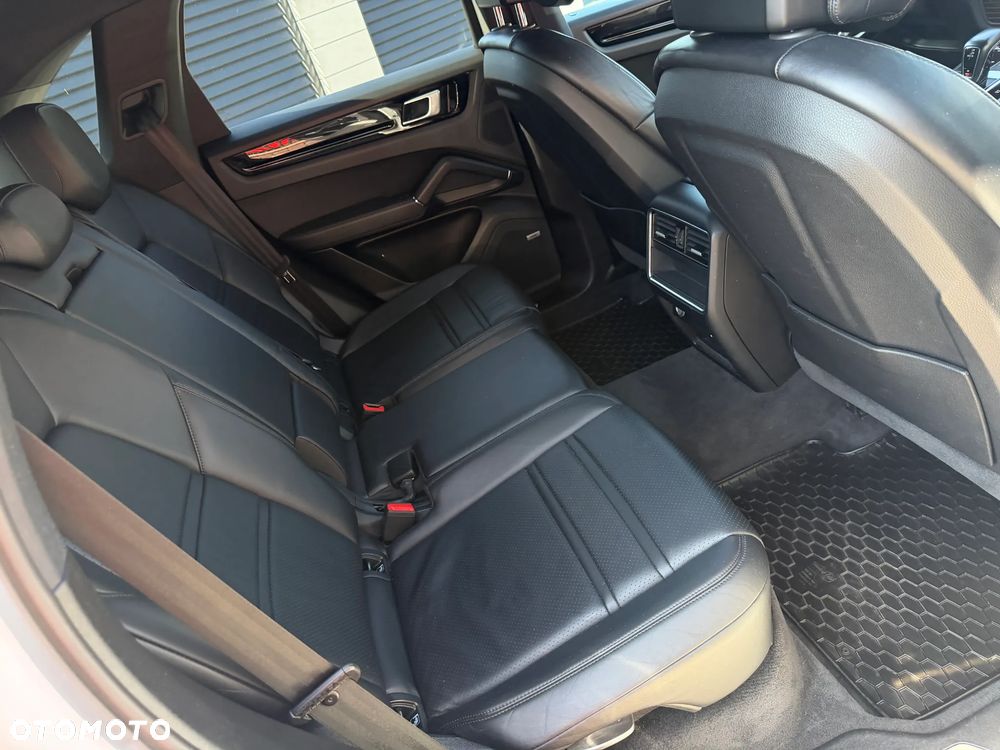 Porsche Cayenne Standard - 32