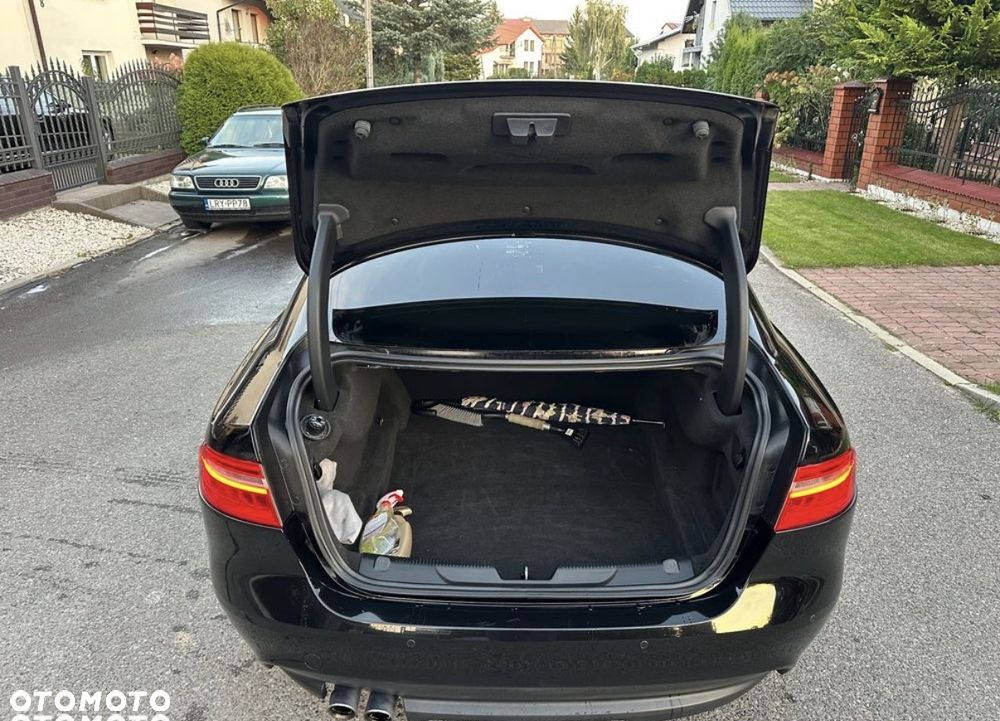 Jaguar XE 2.0 D R-Sport - 26