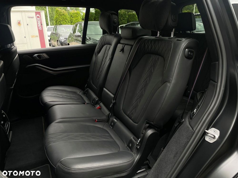 BMW X7 - 24