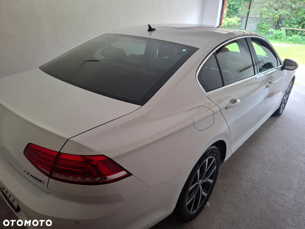 Volkswagen Passat 1.4 TSI BMT Comfortline - 32