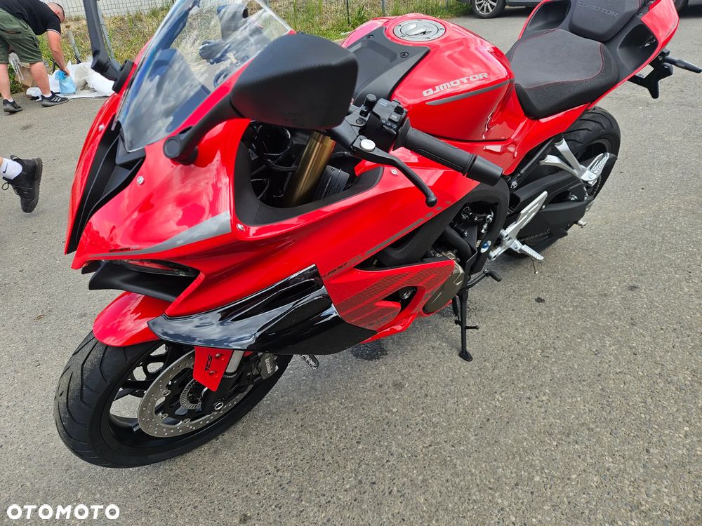QJMOTOR SRK 800RR - 8
