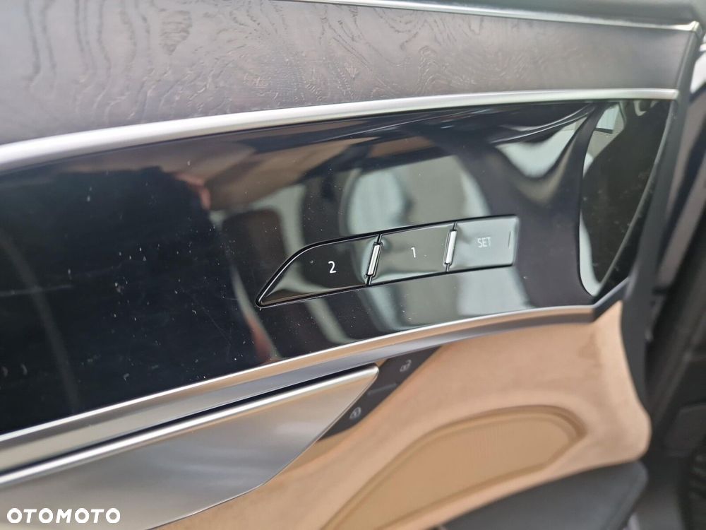 Audi A8 - 24