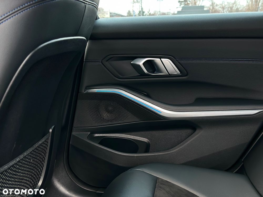 BMW Seria 3 330e iPerformance M Sport - 29