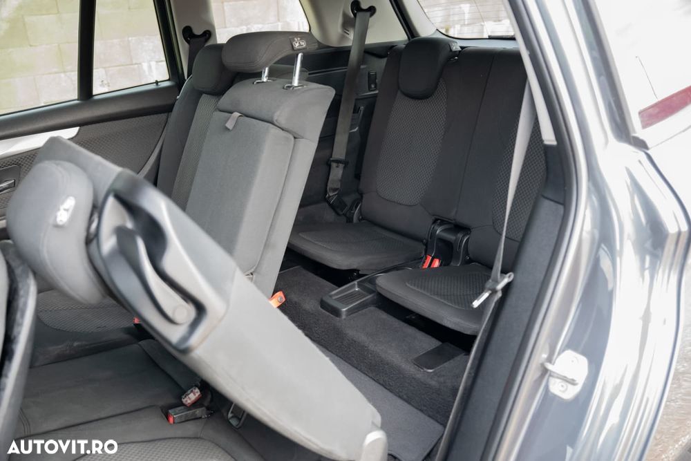 BMW Seria 2 216d Gran Tourer - 27