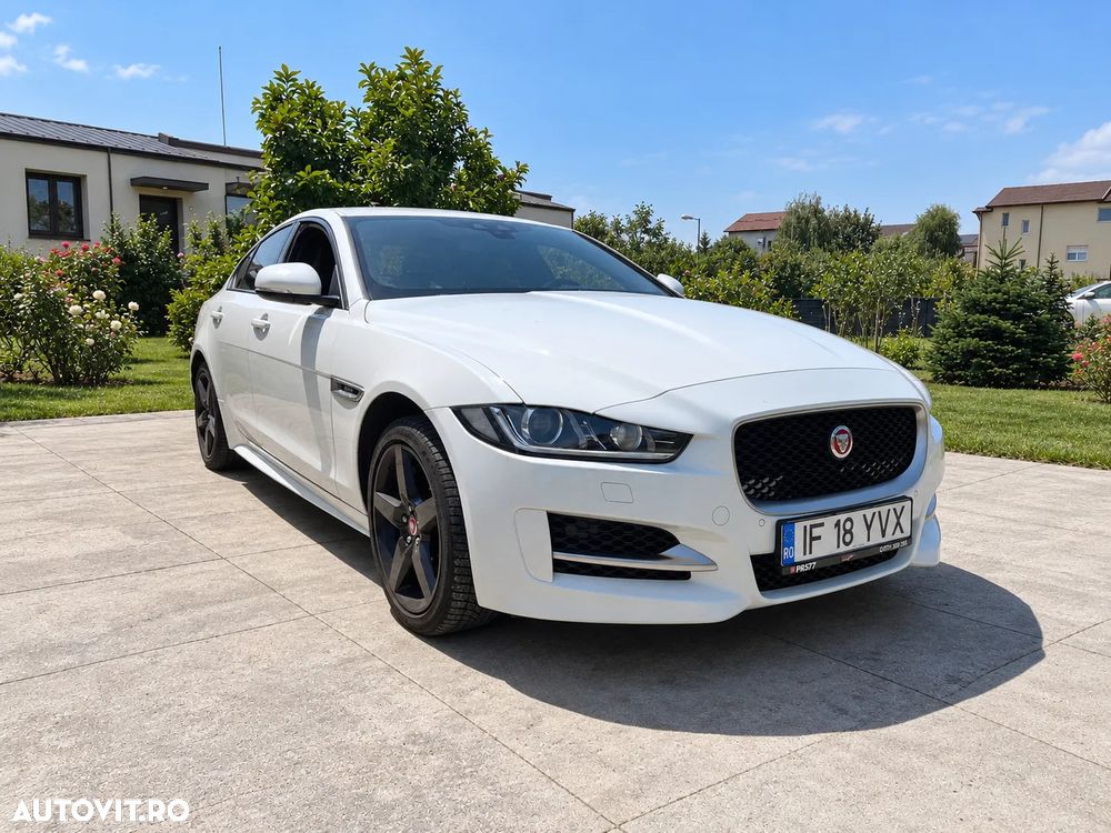 Jaguar XE 2.0 AWD R-Sport - 6