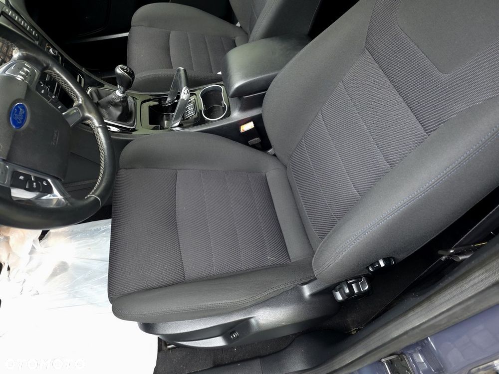 Ford S-Max - 11