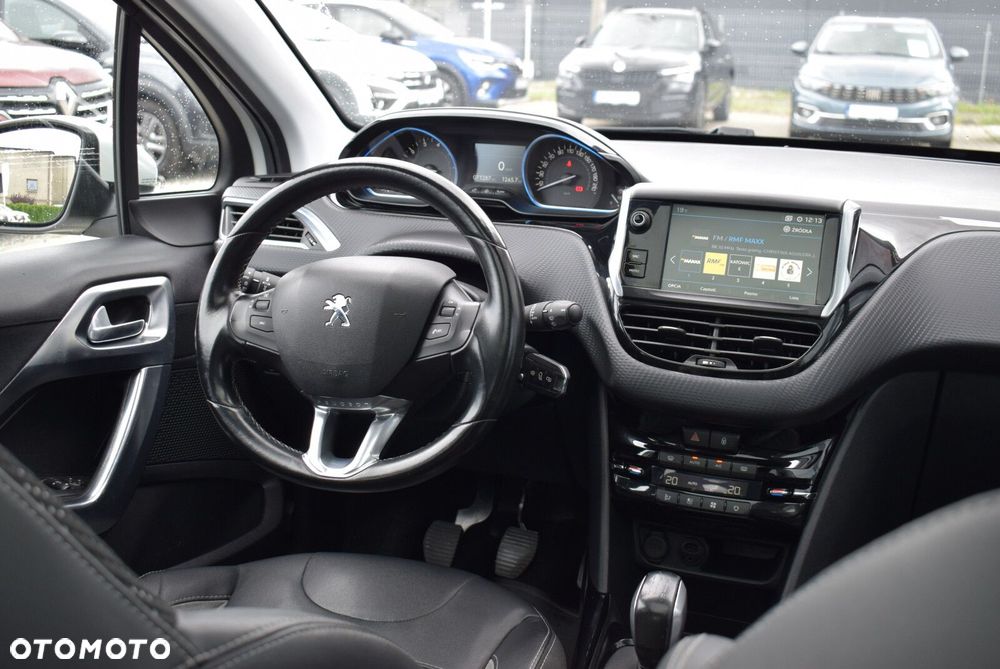 Peugeot 2008 1.2 Pure Tech Allure S&S - 15