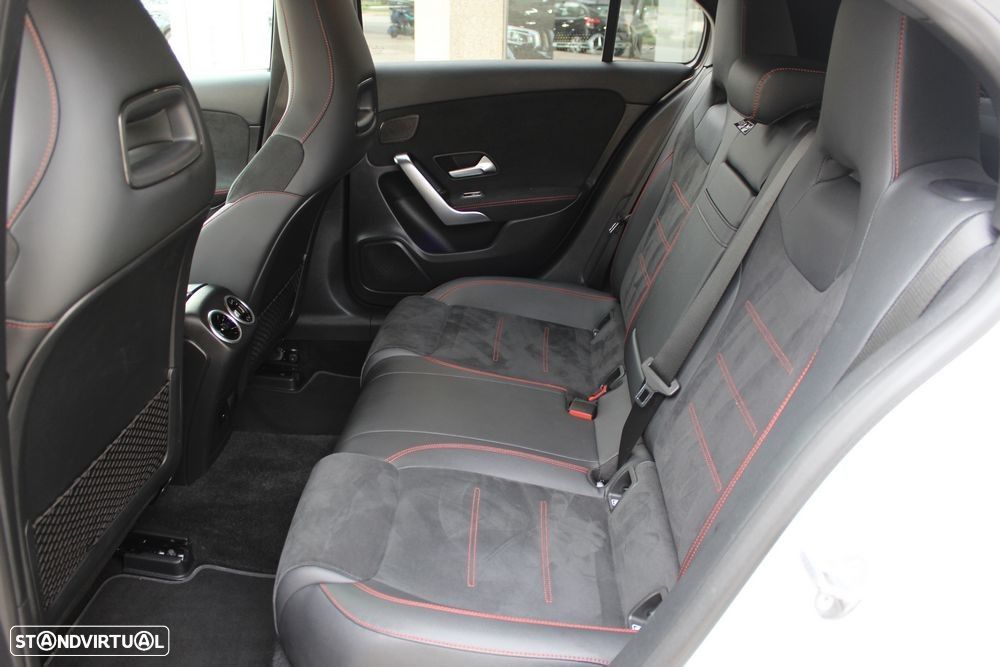 Mercedes-Benz A 250 e 8G-DCT AMG Line - 23