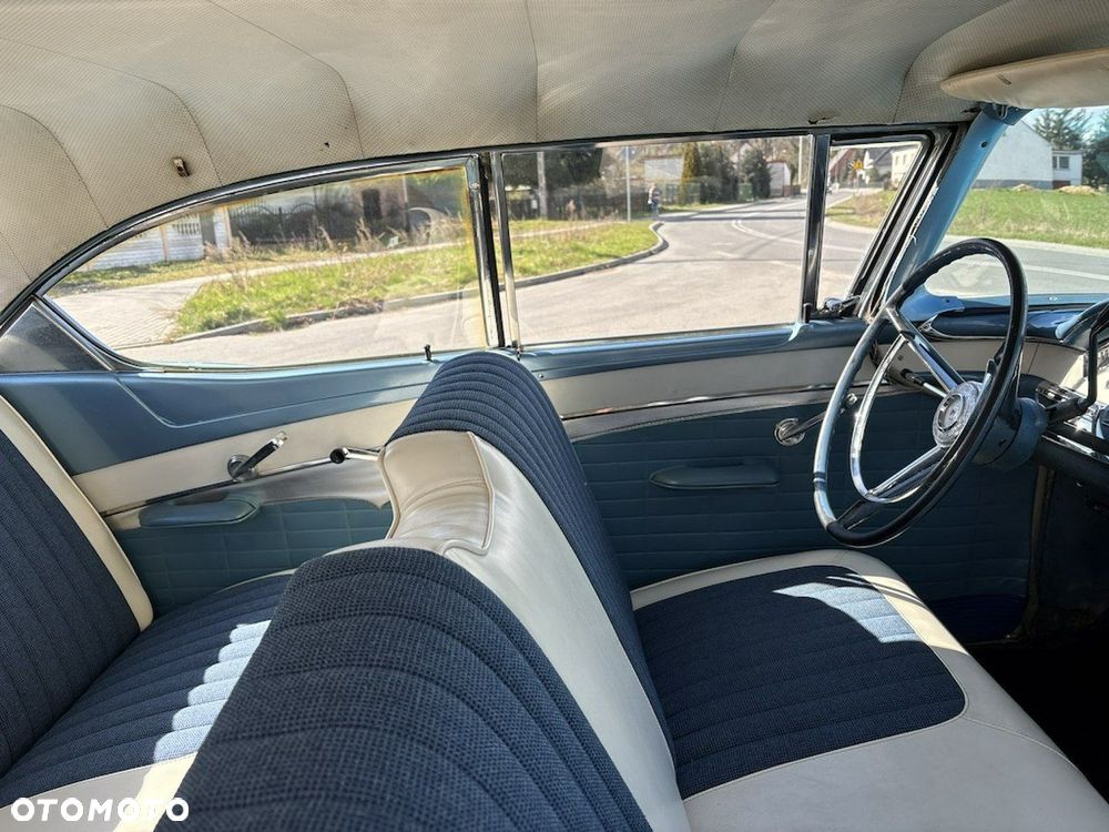 Ford Fairlane - 10