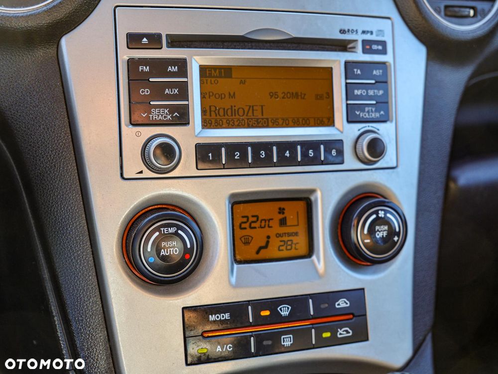 Kia Carens - 15