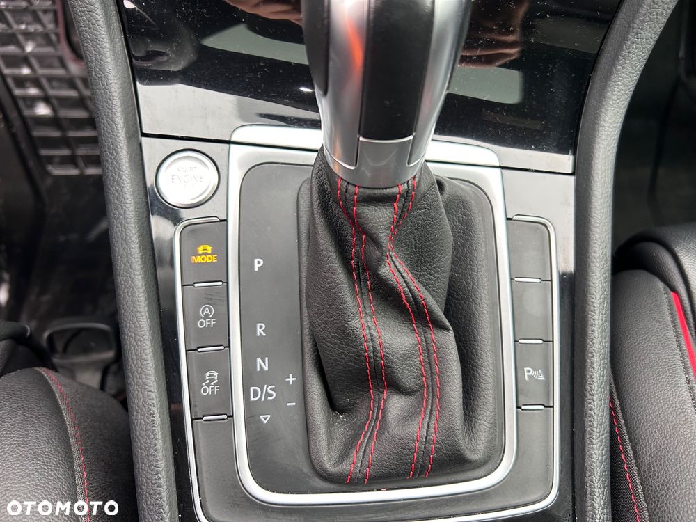 Volkswagen Golf GTI (BlueMotion Technology) DSG Performance - 12