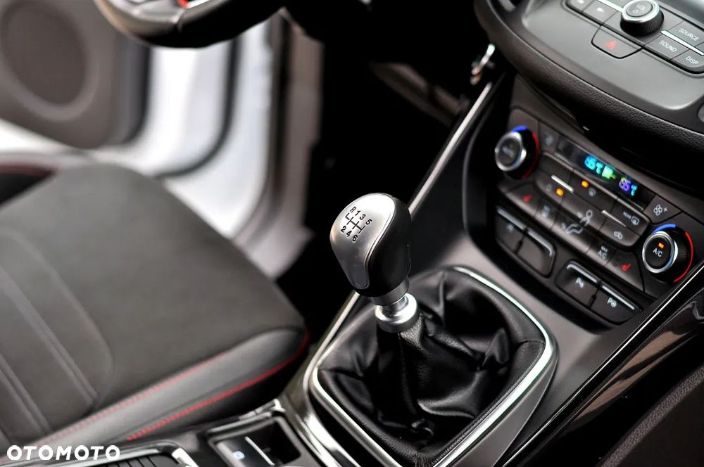 Ford Kuga 1.5 EcoBoost 2x4 ST-Line - 21