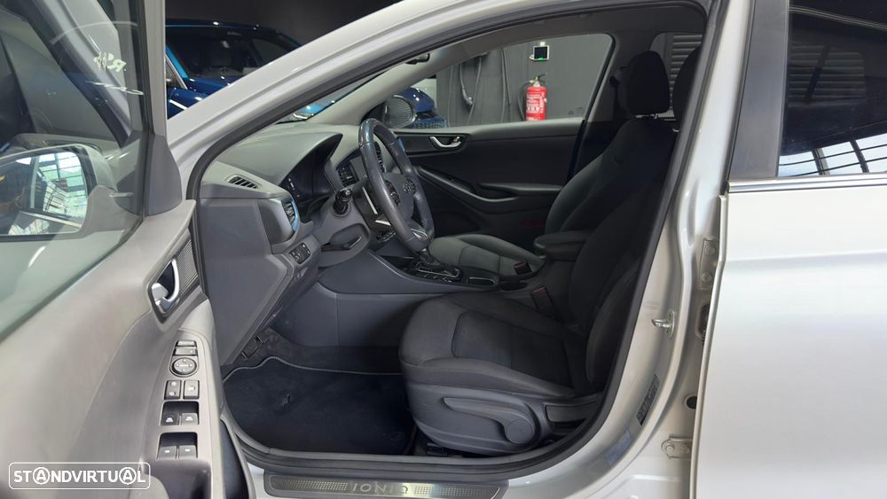 Hyundai Ioniq 1.6 GDI HEV Hybrid Tech - 16
