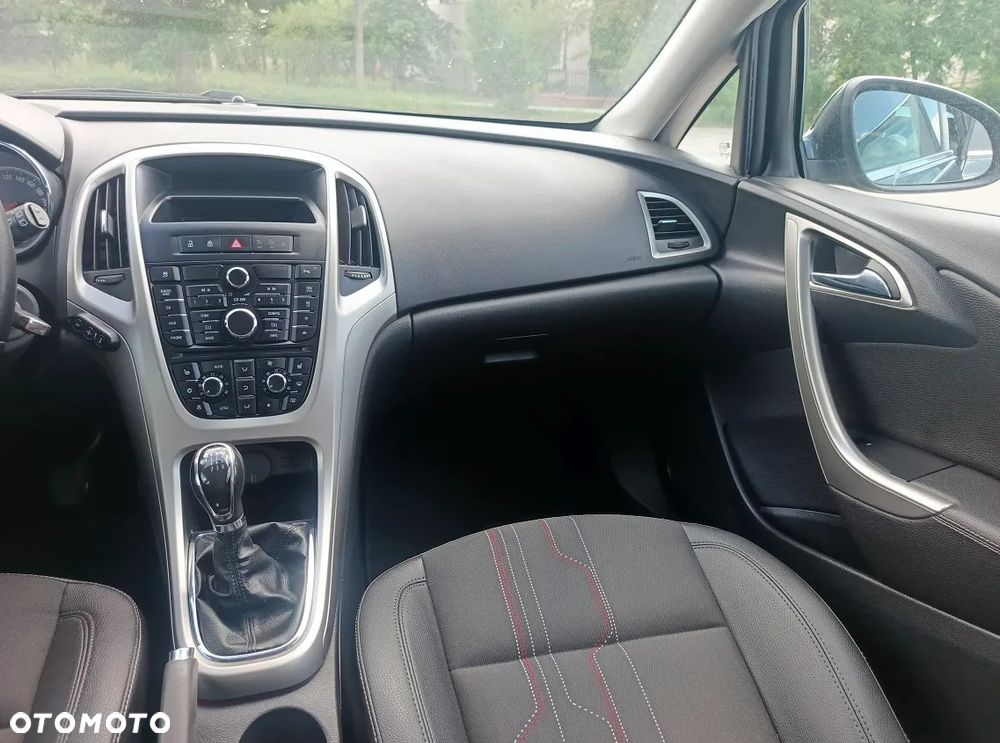 Opel Astra 1.4 Turbo 150 Jahre - 15