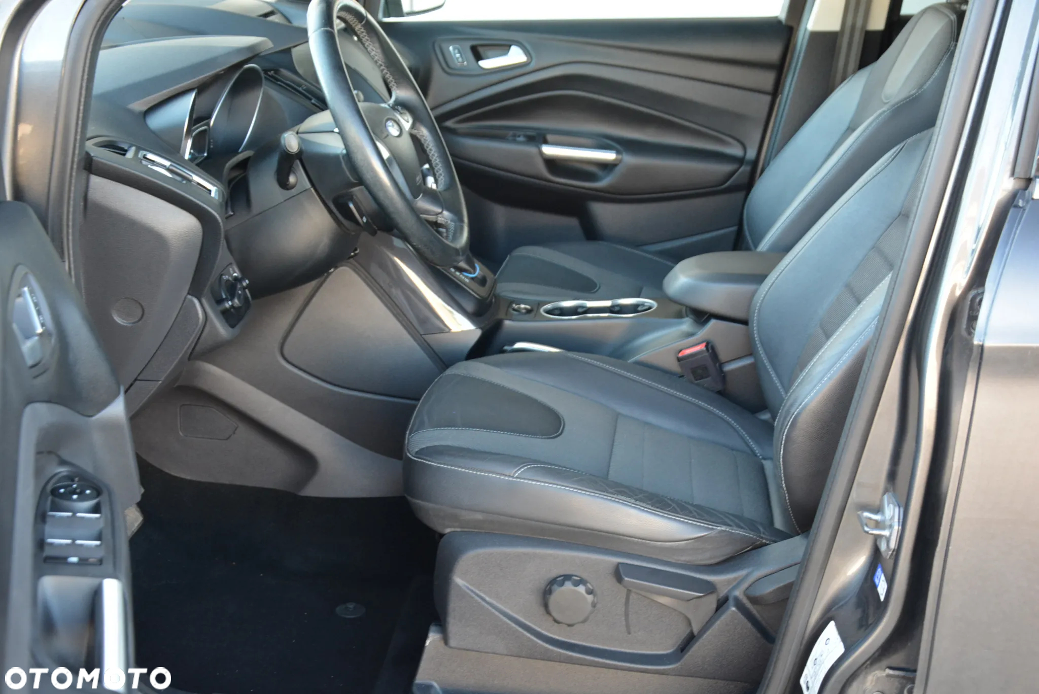 Ford Kuga 2.0 TDCi 4x4 Individual - 27