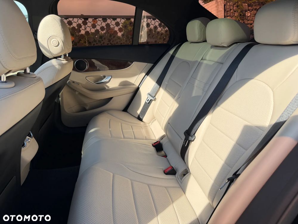Mercedes-Benz Klasa C 300 9G-TRONIC - 35