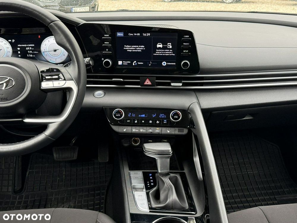 Hyundai Elantra 1.6 Smart CVT - 23