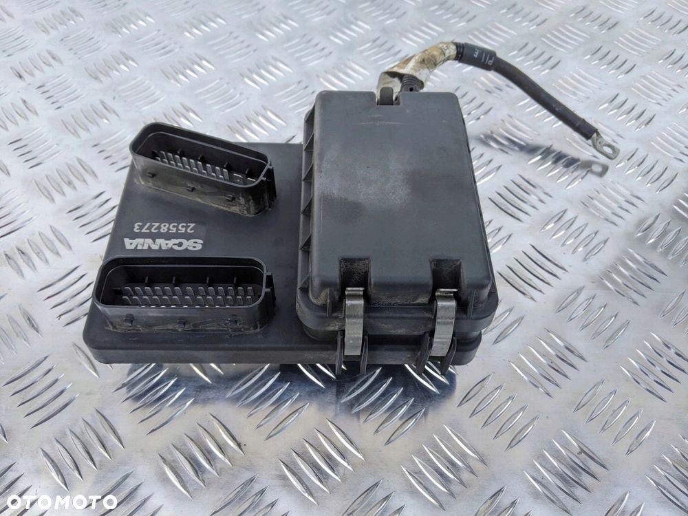 PUSZKA SKRZYNKA Z BEZPIECZNIKAMI SCANIA R S NTG - 3