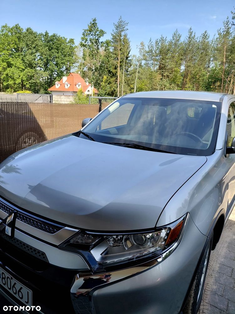 Mitsubishi Outlander - 1