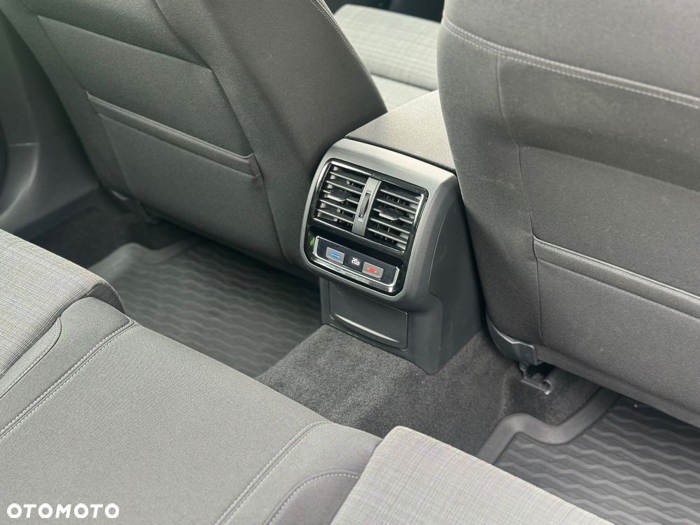 Volkswagen Passat - 21