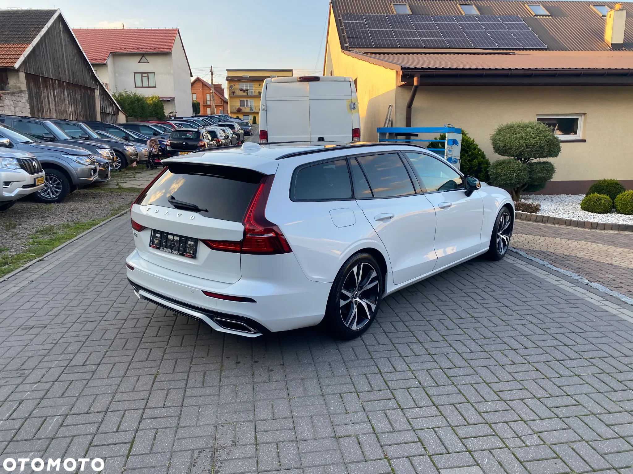 Volvo V60 D3 R-Design - 4