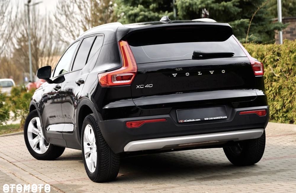 Volvo XC 40 T3 Momentum Pro - 24