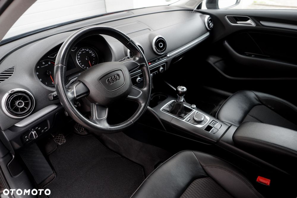 Audi A3 Sportback 1.4 TFSI Ambiente - 25
