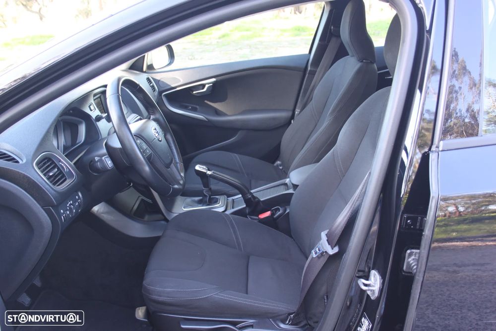 Volvo V40 2.0 D2 Momentum Eco - 8