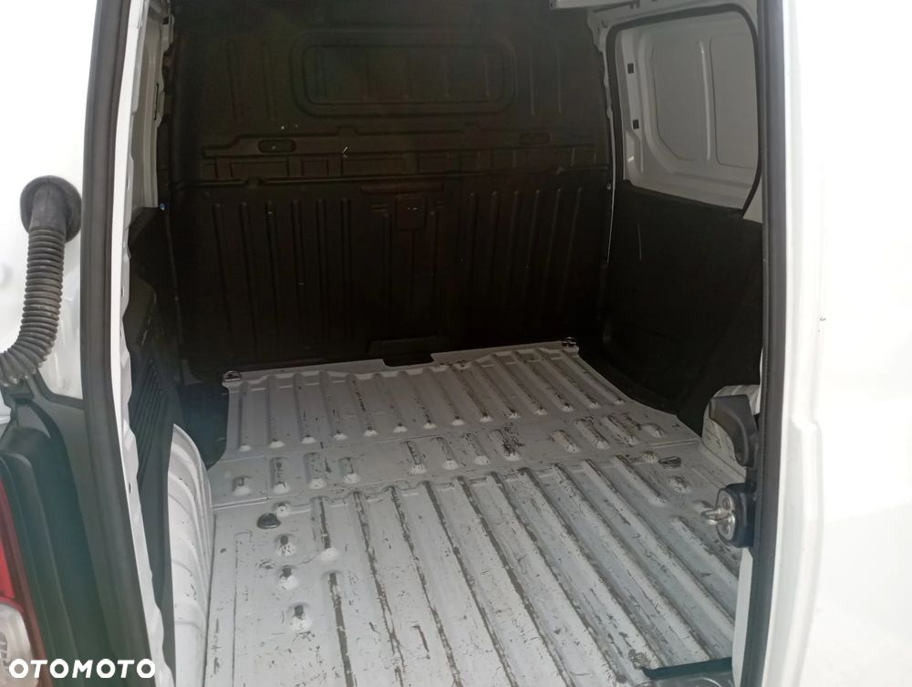 Toyota Proace City 1,5 D4D - 11