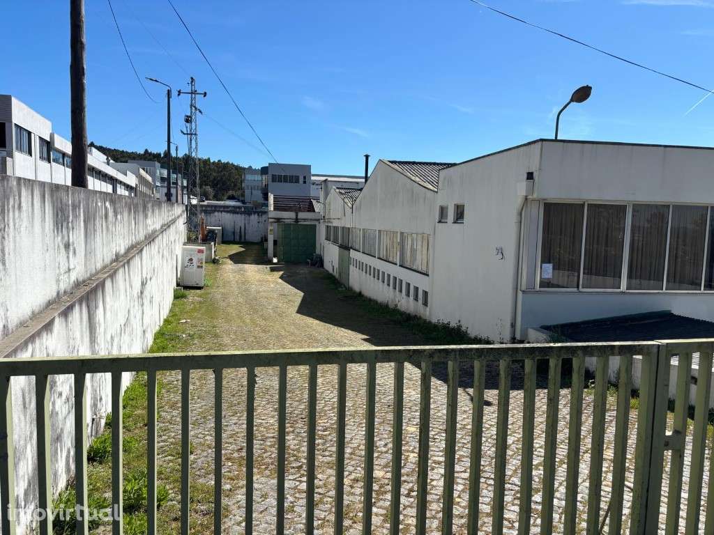 Armazém junto autoestrada com escritórios na Trofa - Grande imagem: 4/6