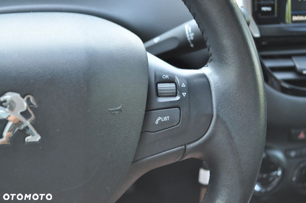 Peugeot 208 - 24